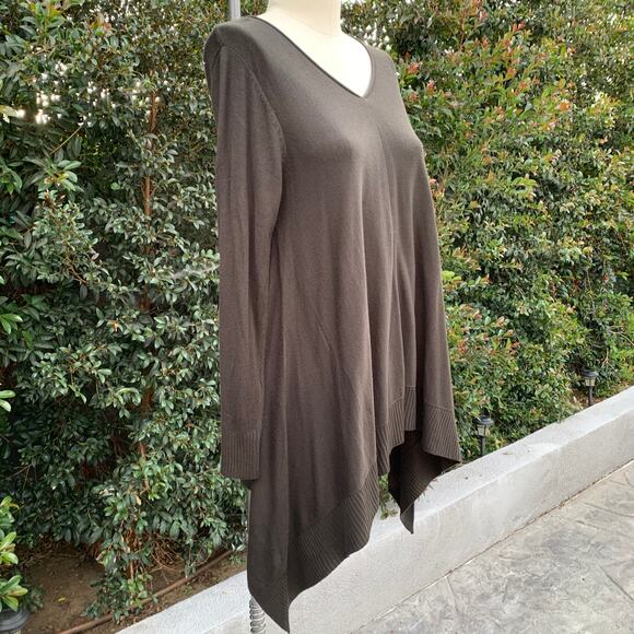 Jaclyn Smith Asymmetrical Sweater - Picture 2 of 12